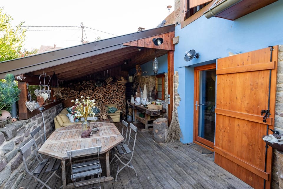 Property building, Patio, Dining area