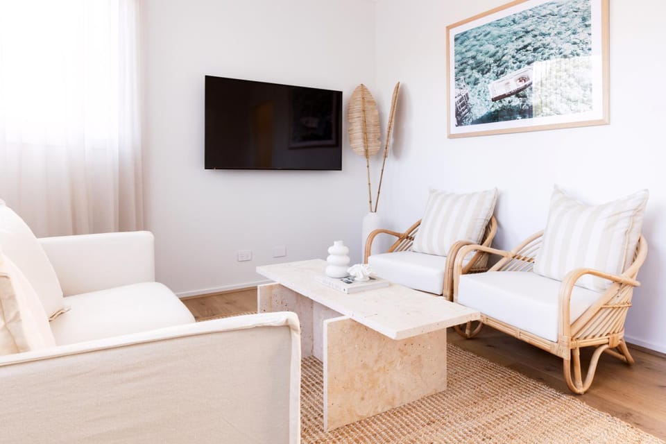 Communal lounge/ TV room, TV and multimedia, Living room