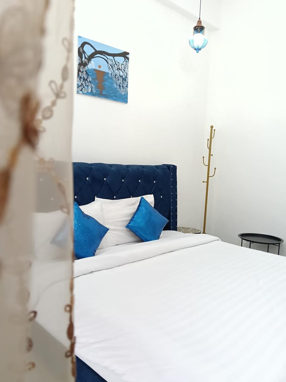 Bed, Photo of the whole room, Decorative detail, Bedroom