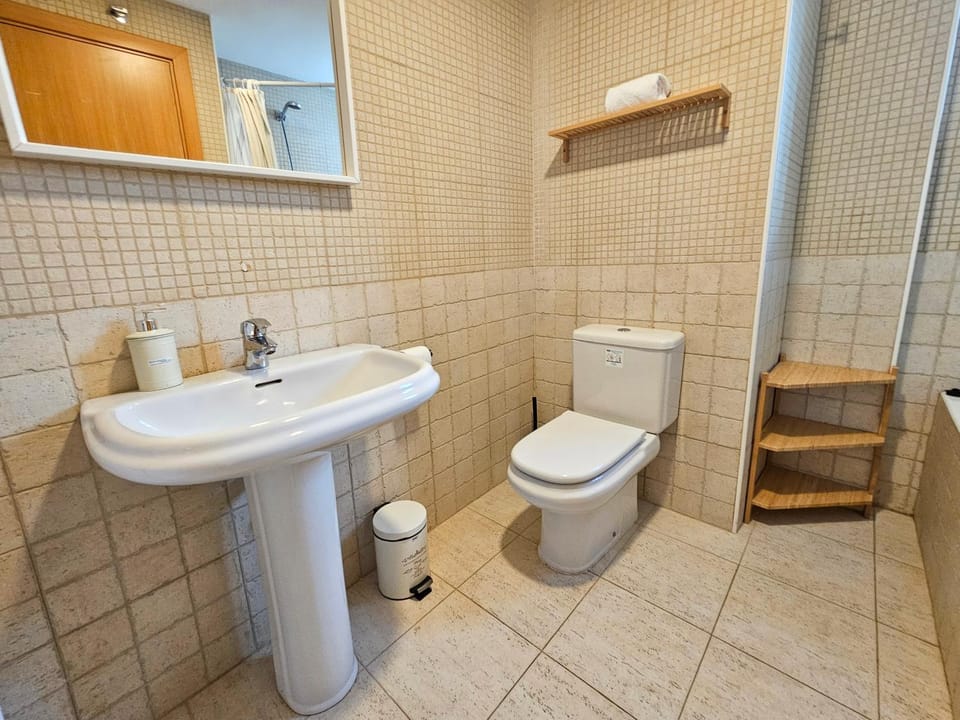 Toilet, Bathroom, towels