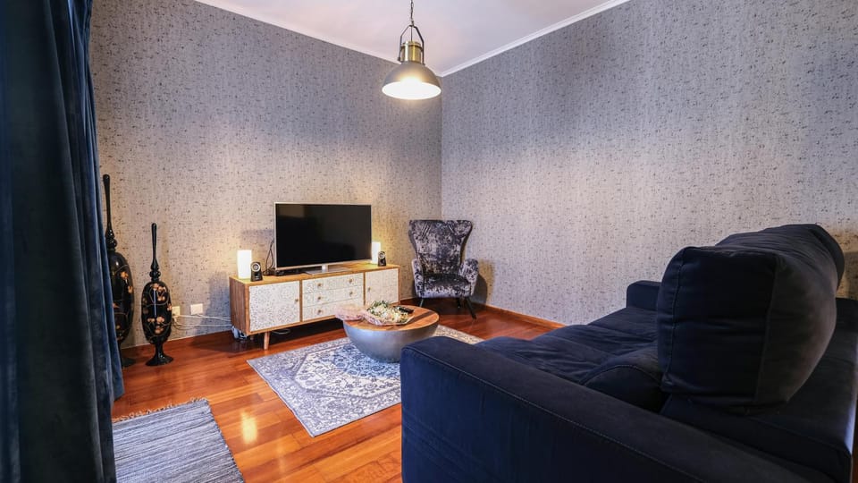 Communal lounge/ TV room, TV and multimedia, Living room, Seating area