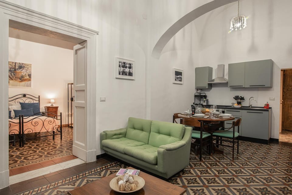 Kitchen or kitchenette, Photo of the whole room, Seating area, Dining area