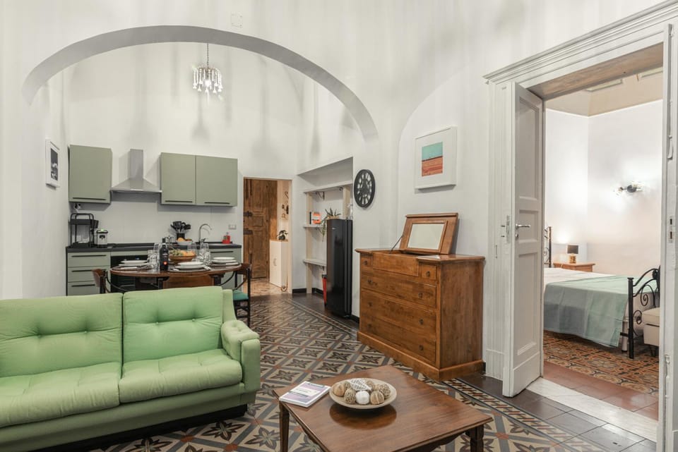 Kitchen or kitchenette, Photo of the whole room, Dining area