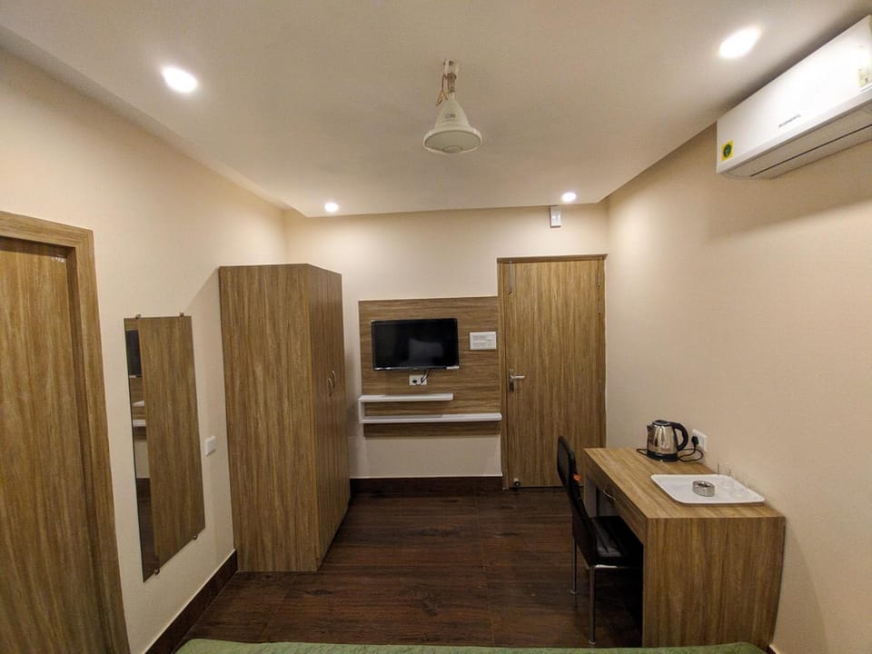 TV and multimedia, wardrobe