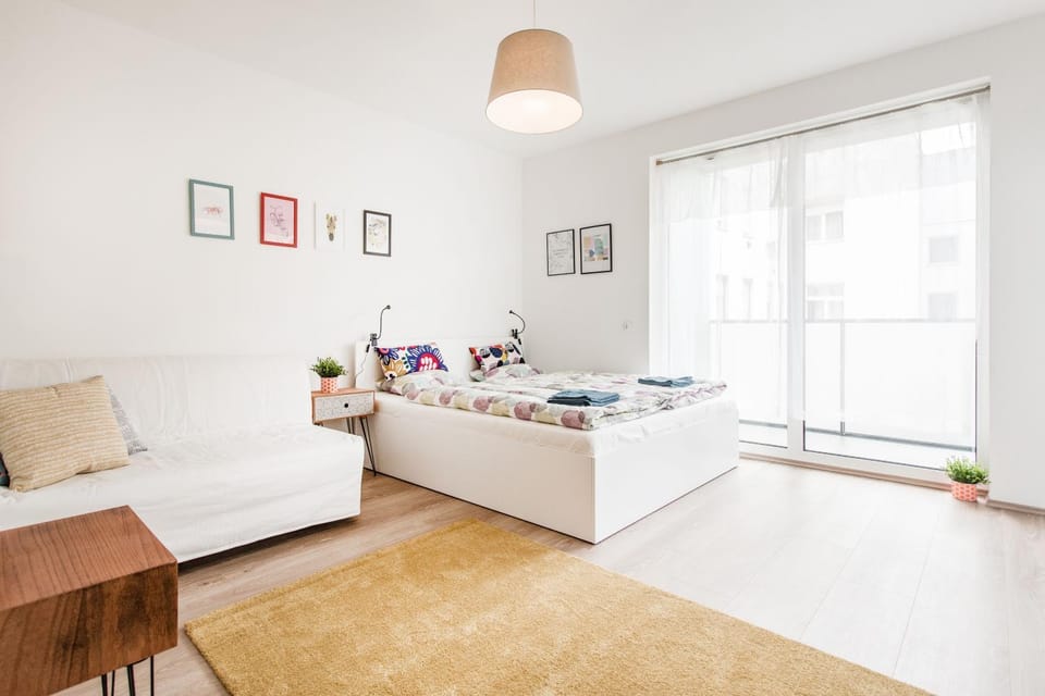 Bed, Seating area
