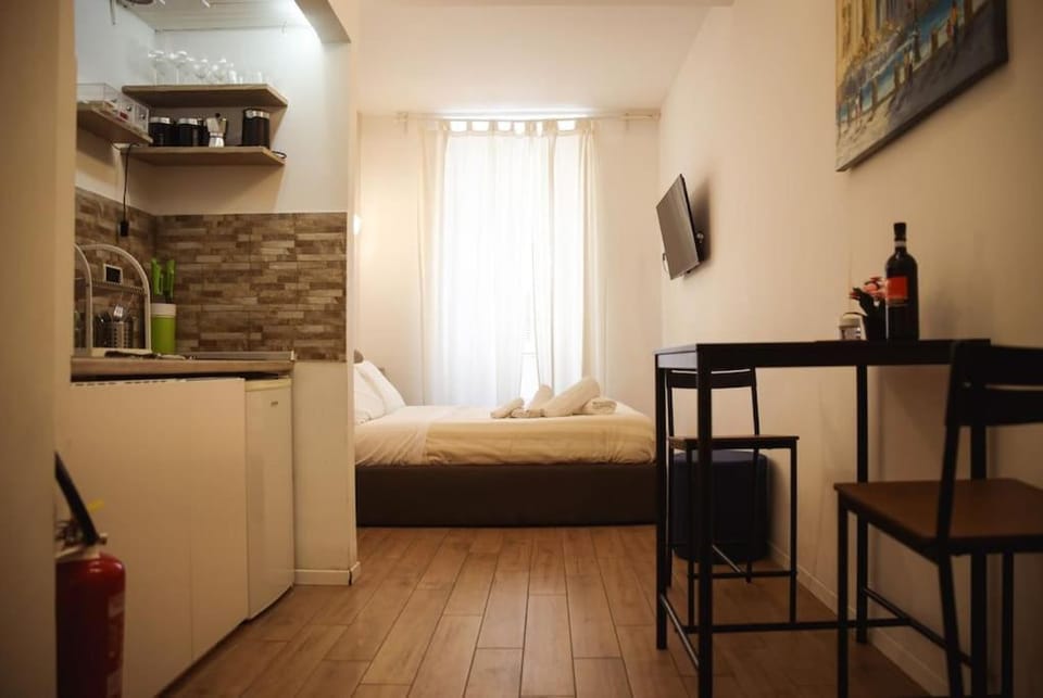 Bed, Kitchen or kitchenette, Photo of the whole room, Dining area, Bedroom