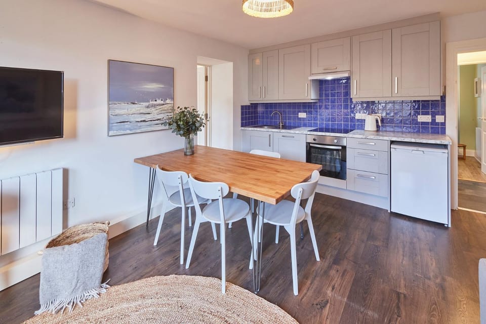 Kitchen or kitchenette, Dining area, dishwasher, oven, stove