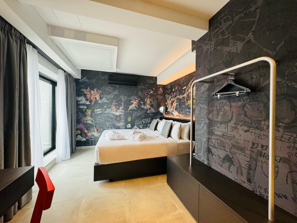 Bed, Photo of the whole room, Photo of the whole room, towels