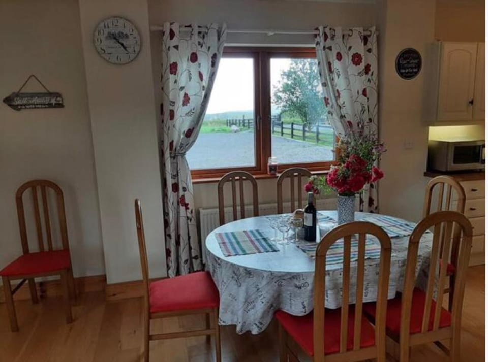 Seating area, Dining area