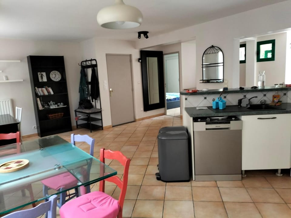 appartement au centre ville avec un beau jardin privé Apartment in Lannion