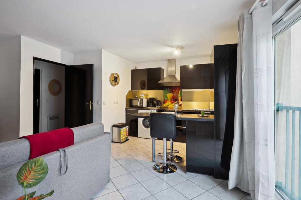 Kitchen or kitchenette, Living room, Seating area, Dining area, oven, stove