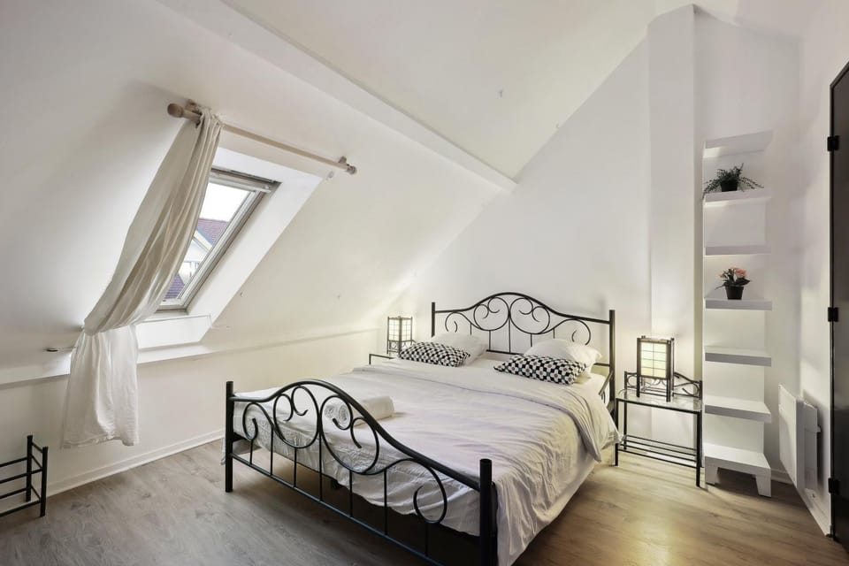 Bed, Photo of the whole room, Bedroom