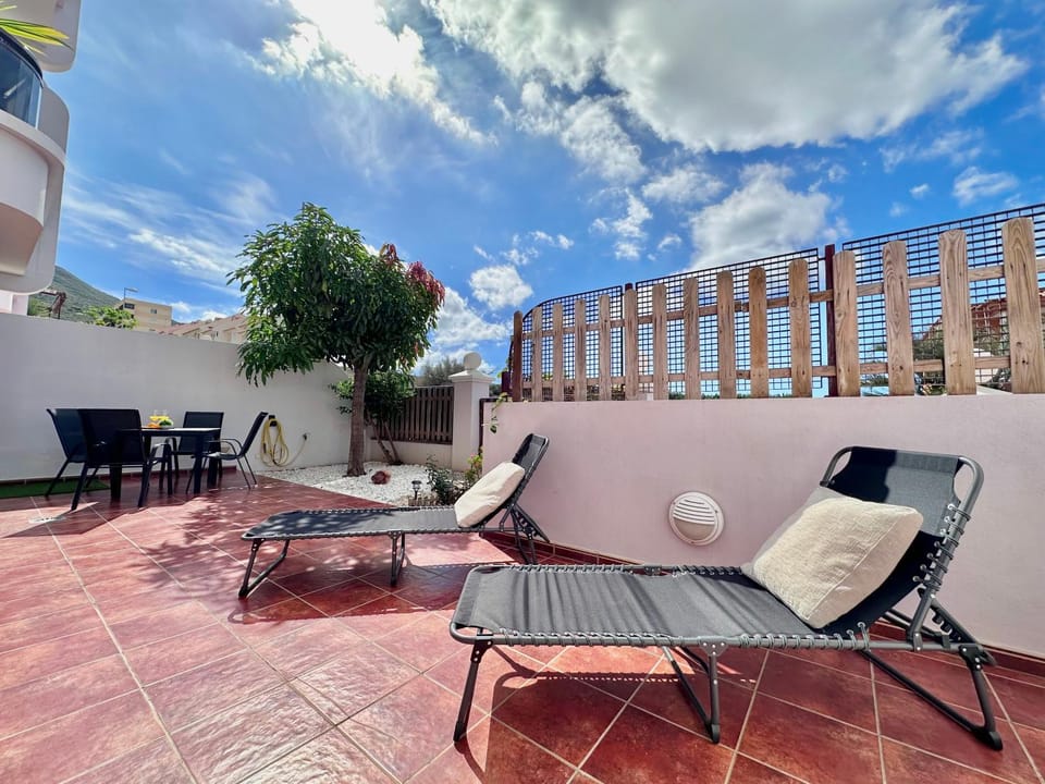 Patio, Day, Balcony/Terrace, Balcony/Terrace, Seating area, Dining area, sunbed