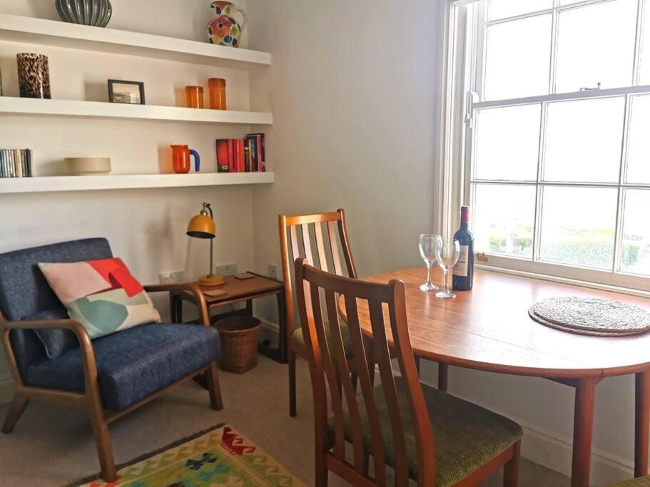 Relax and enjoy the sea view Margate Apartment in Margate