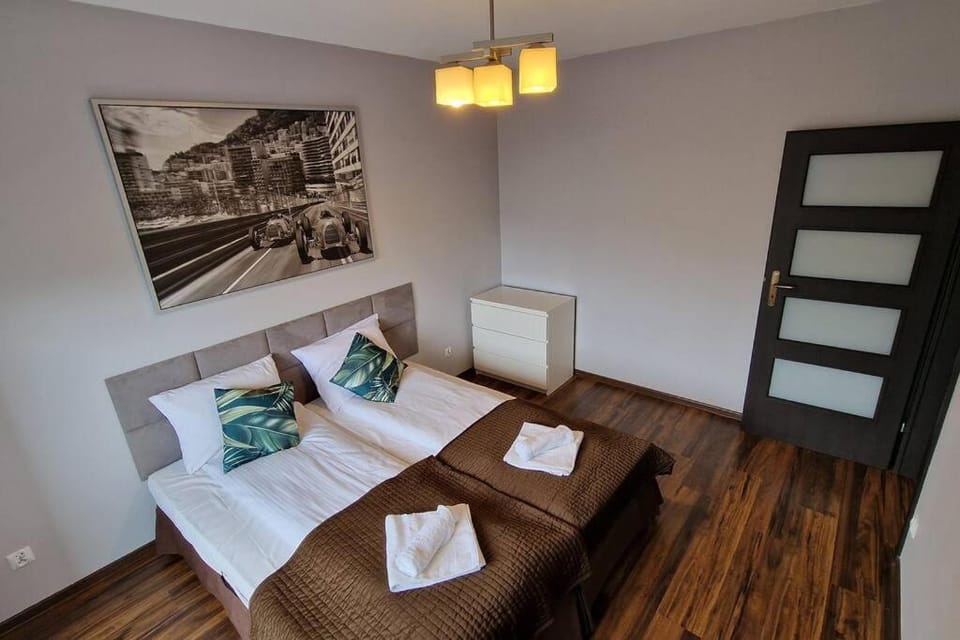Bed, Living room, Bedroom, towels