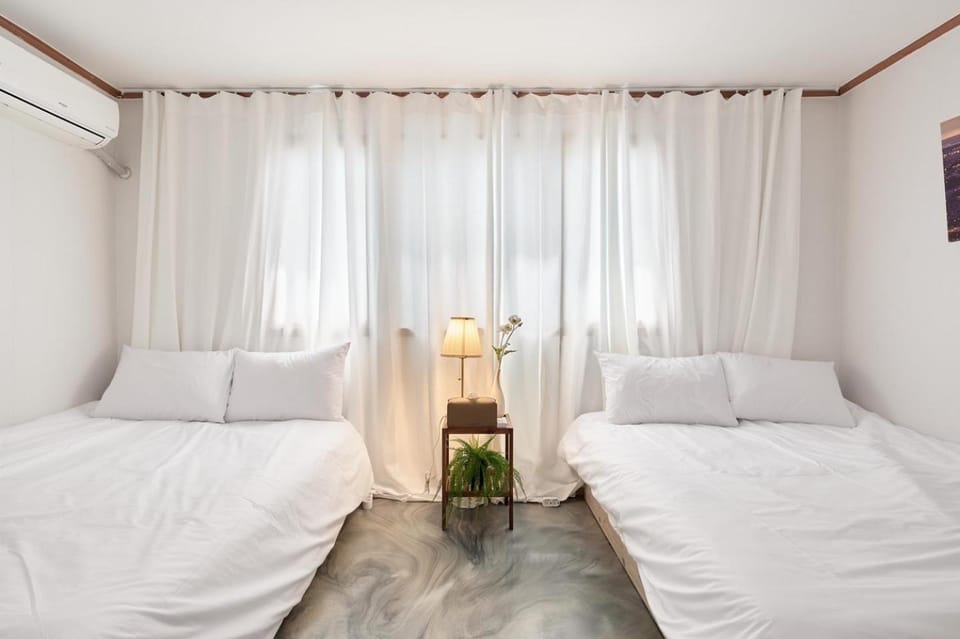 Hapjeong station exit7 Each room, living room, air conditioning modern house Villa in Seoul