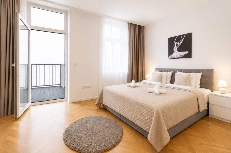 Bed, Balcony/Terrace, Bedroom