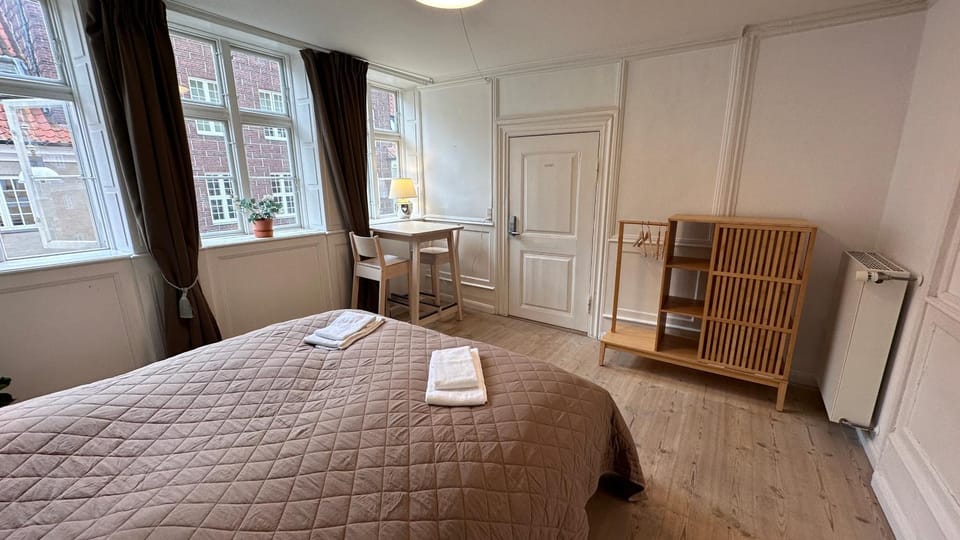 Photo of the whole room, Bedroom, internet, wardrobe