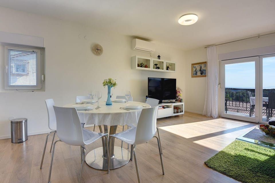 590 Meter zum Strand mit Meerblick Apartment in Premantura