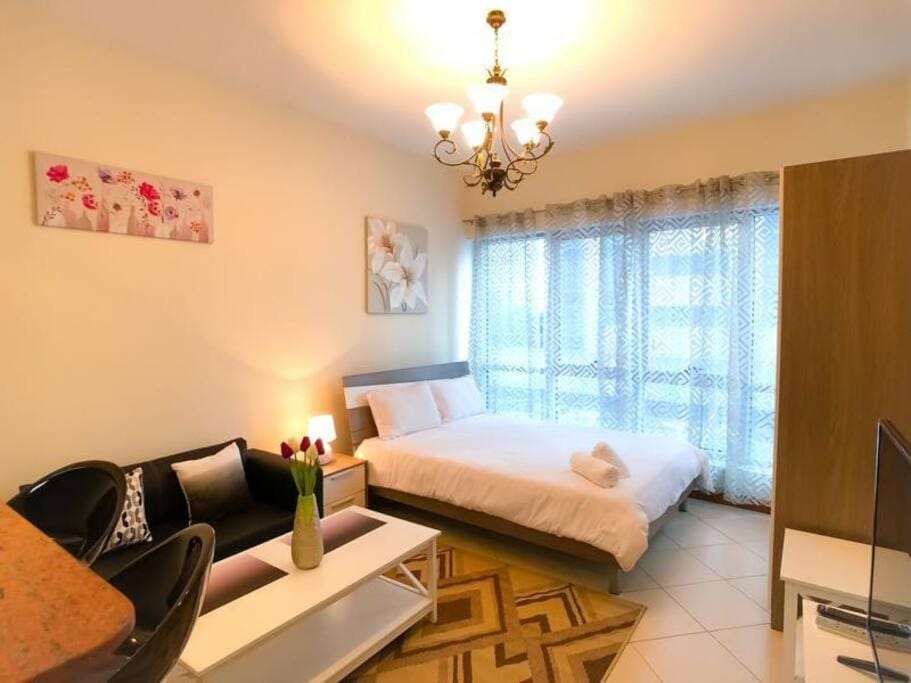 StoneTree - Prime Location - Furnished Studio - Near Metro Apartment in Dubai