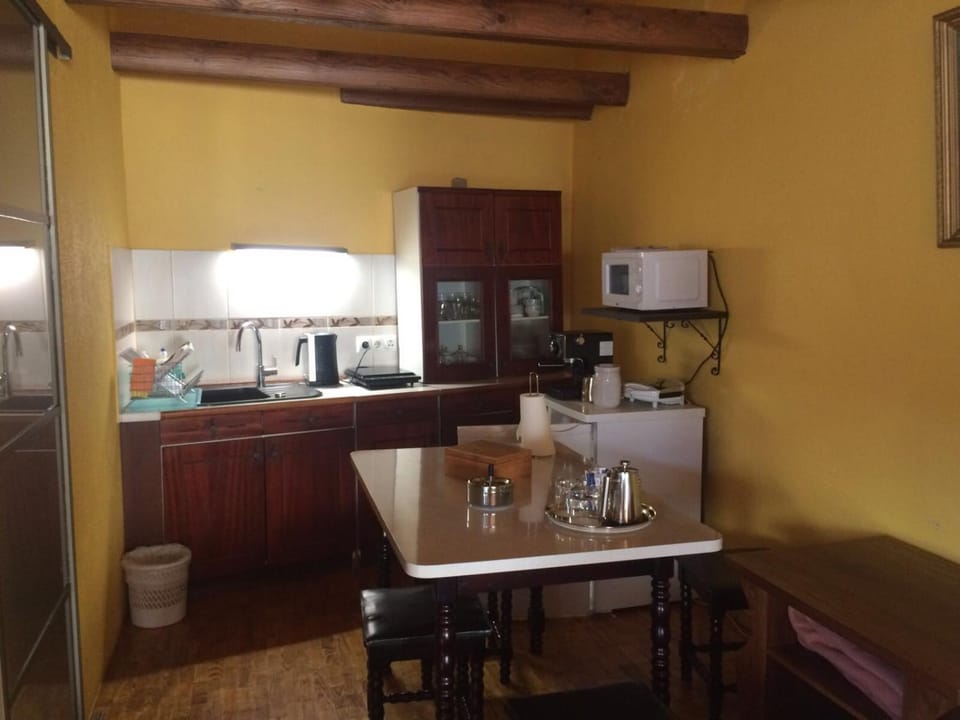 BBQ facilities, Coffee/tea facilities, Kitchen or kitchenette, Dining area
