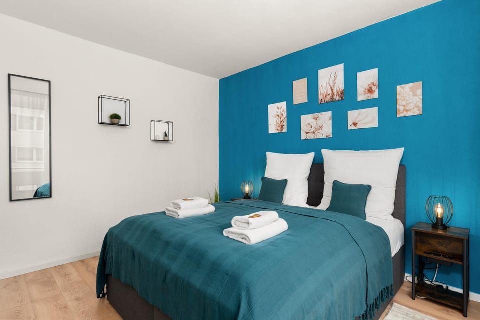 Bed, Photo of the whole room, Bedroom, towels