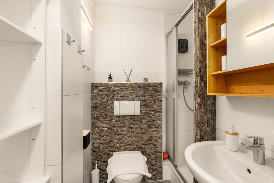 Shower, Toilet, Bathroom