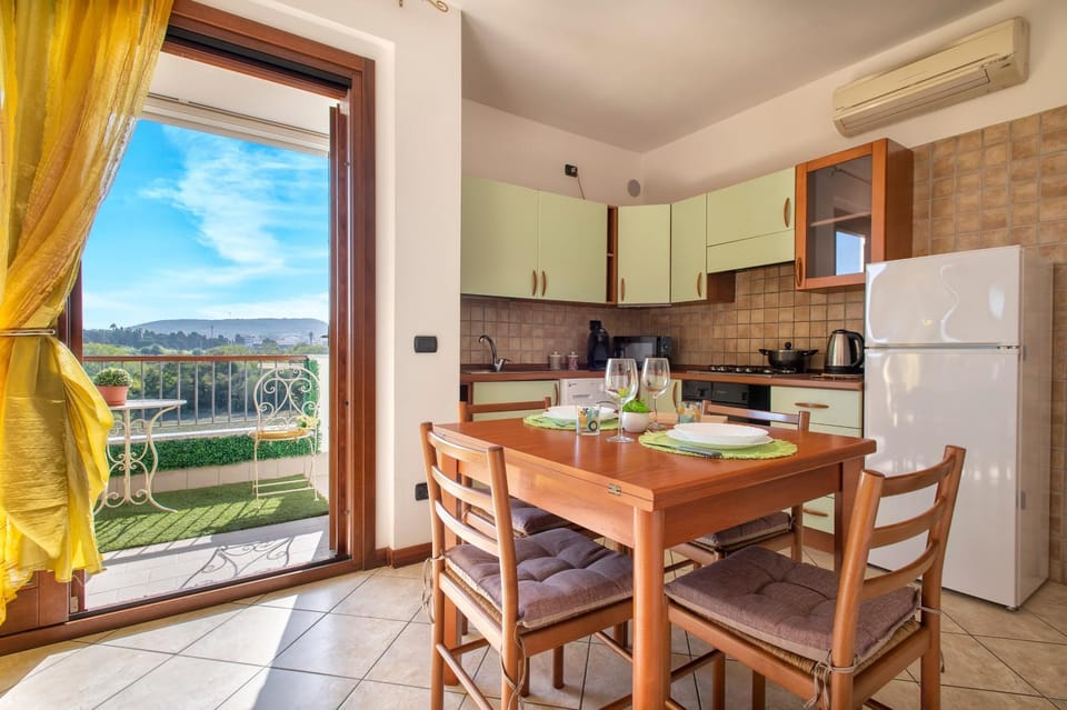Property building, Kitchen or kitchenette, Living room
