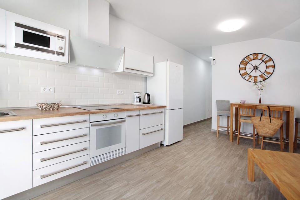 Kitchen or kitchenette, Living room