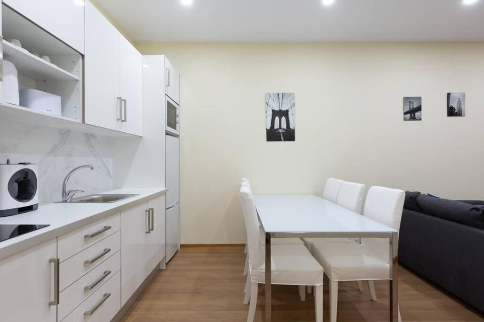 Kitchen or kitchenette, Dining area, stove, toaster