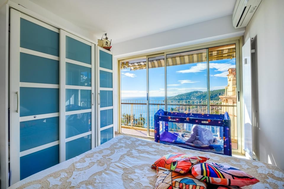 Property building, Living room, Bedroom