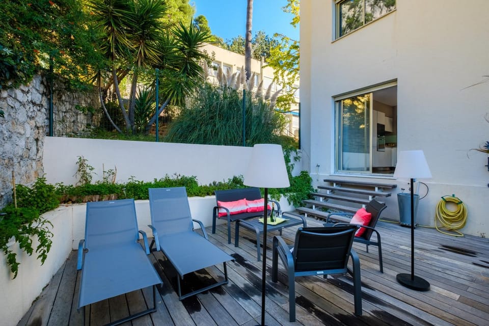 Property building, Balcony/Terrace, Living room