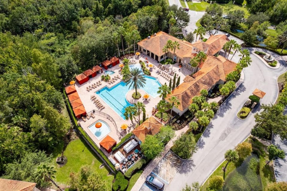 Bird's eye view, Swimming pool