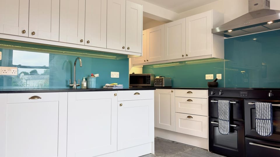 dishwasher, oven, kitchen