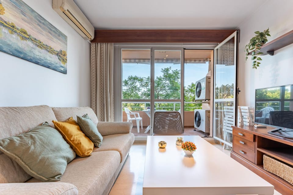 View (from property/room), Balcony/Terrace, Living room, Seating area, Dining area