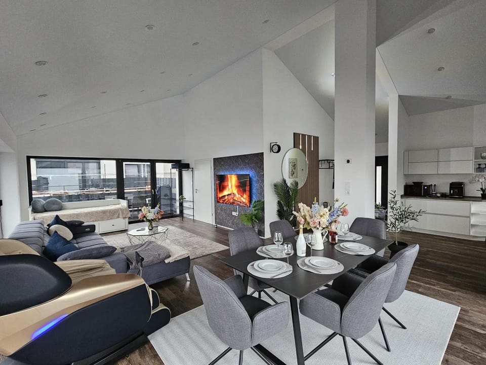 Living room, Dining area