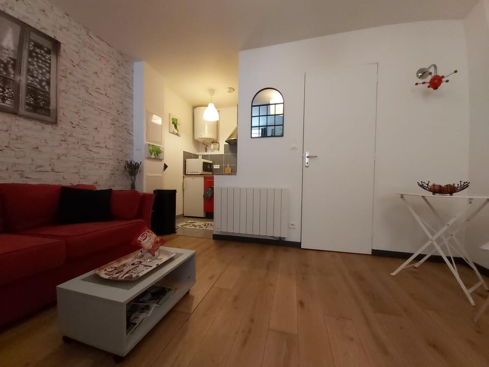 Living room, internet