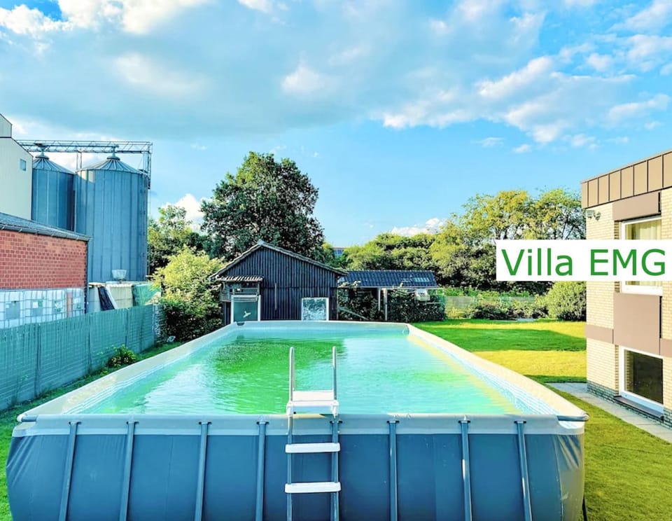 Swimming pool, Swimming pool