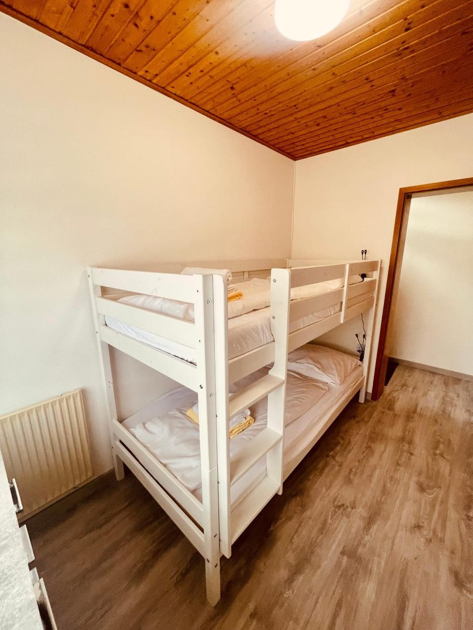 Bedroom, bunk bed