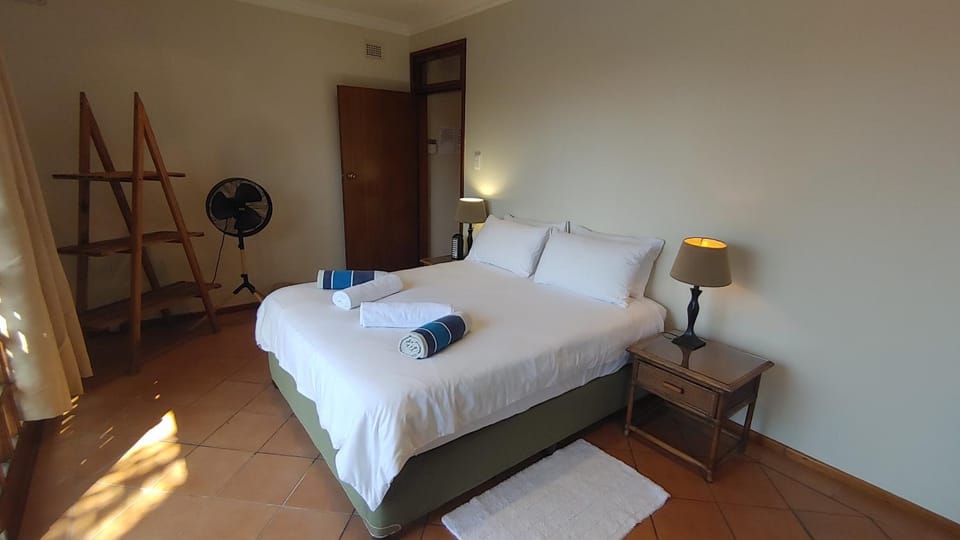 Photo of the whole room, Bedroom, towels