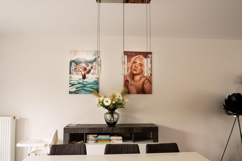 Property building, Decorative detail, Dining area