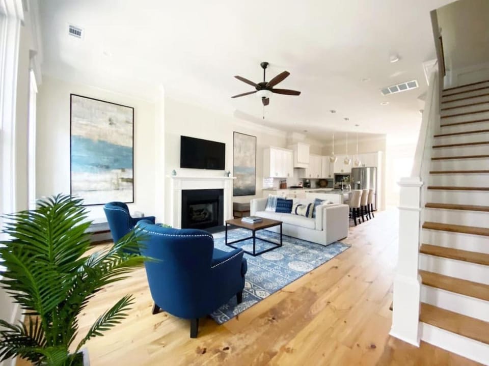 TV and multimedia, Kitchen or kitchenette, Living room, Seating area, Dining area, Evening entertainment, fireplace