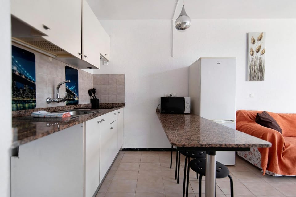 Kitchen or kitchenette, Living room