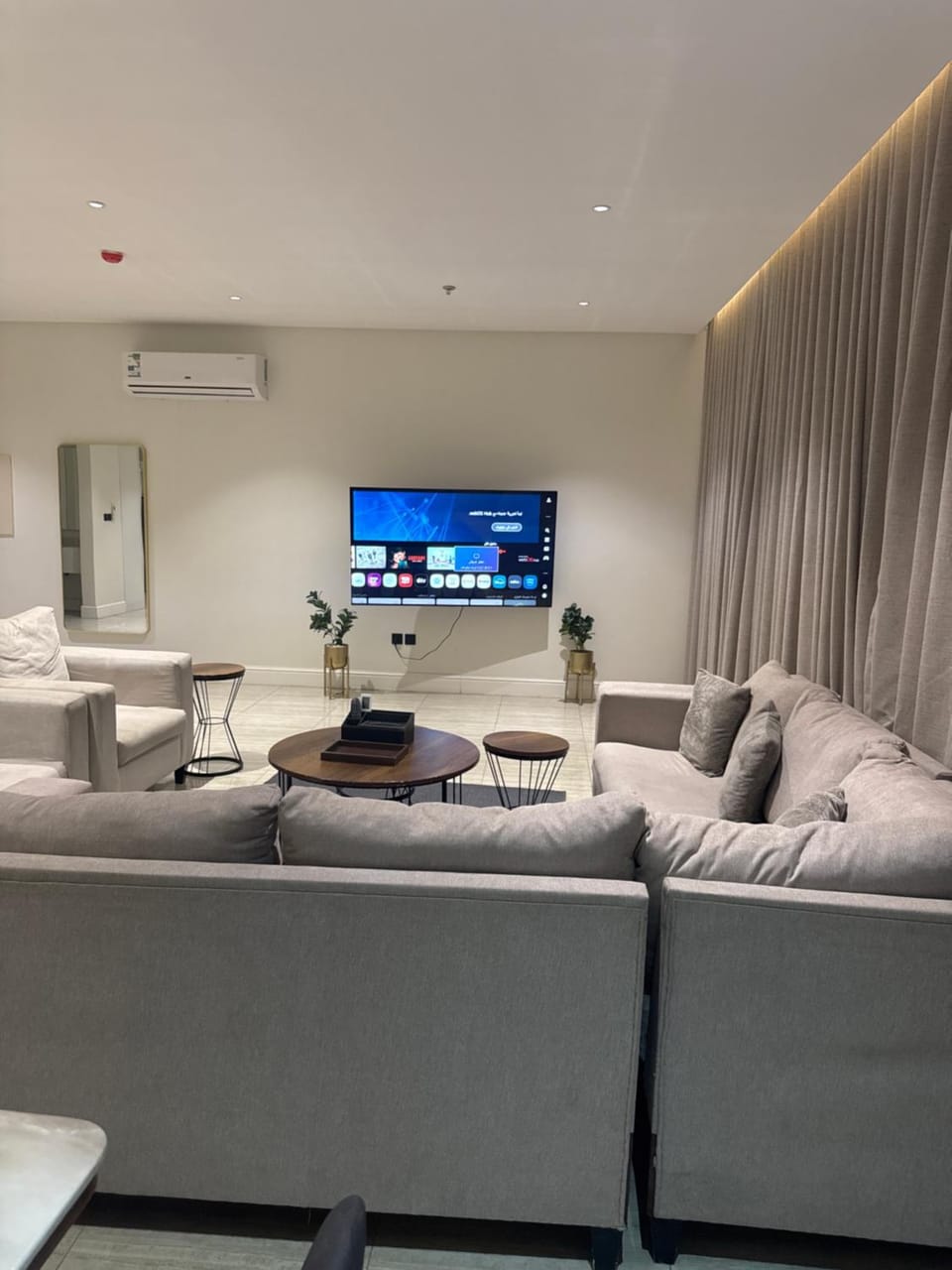 TV and multimedia, Seating area, air conditioner