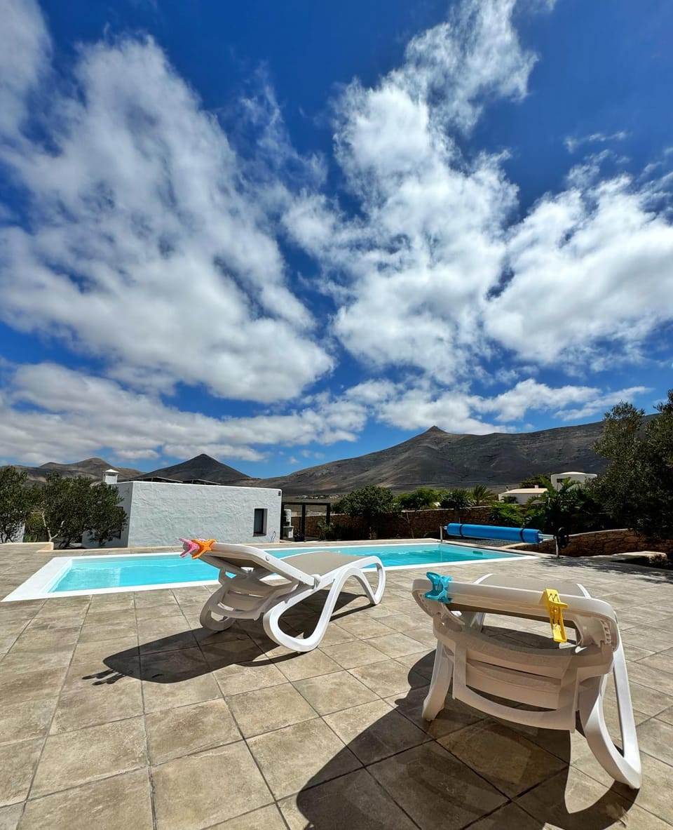 Mountain view, Pool view, Swimming pool