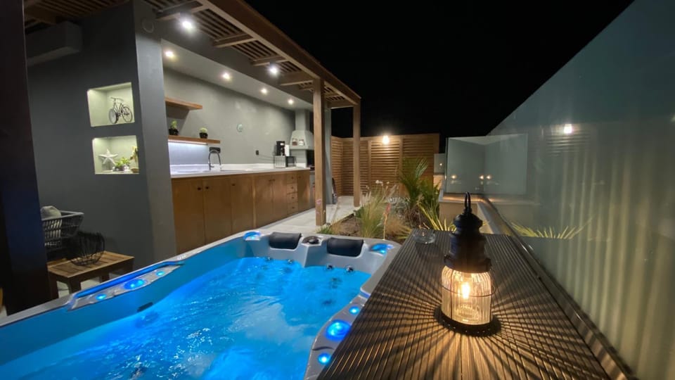 Night, Hot Tub