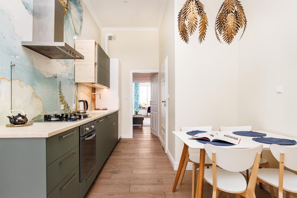 Kitchen or kitchenette, Dining area, stove