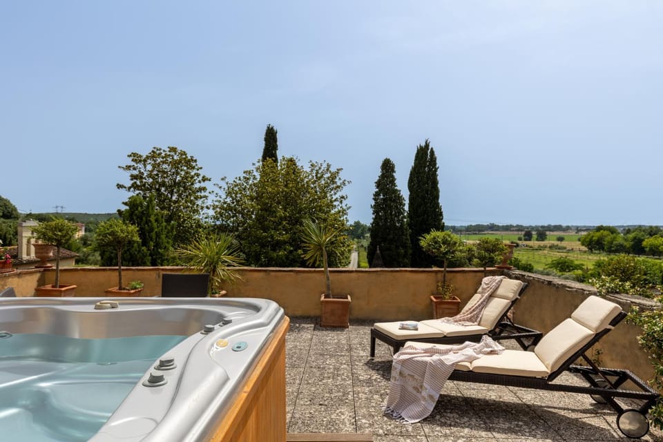 Hot Tub, View (from property/room), Balcony/Terrace, sunbed