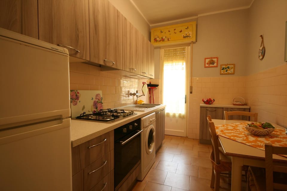 Kitchen or kitchenette, Dining area, pet friendly, stove
