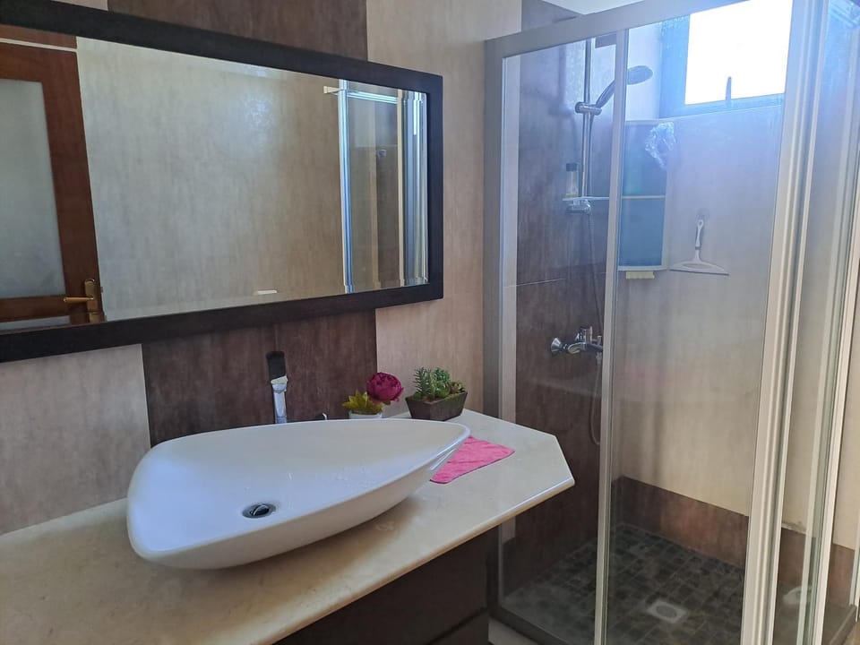 Shower, Bathroom, towels